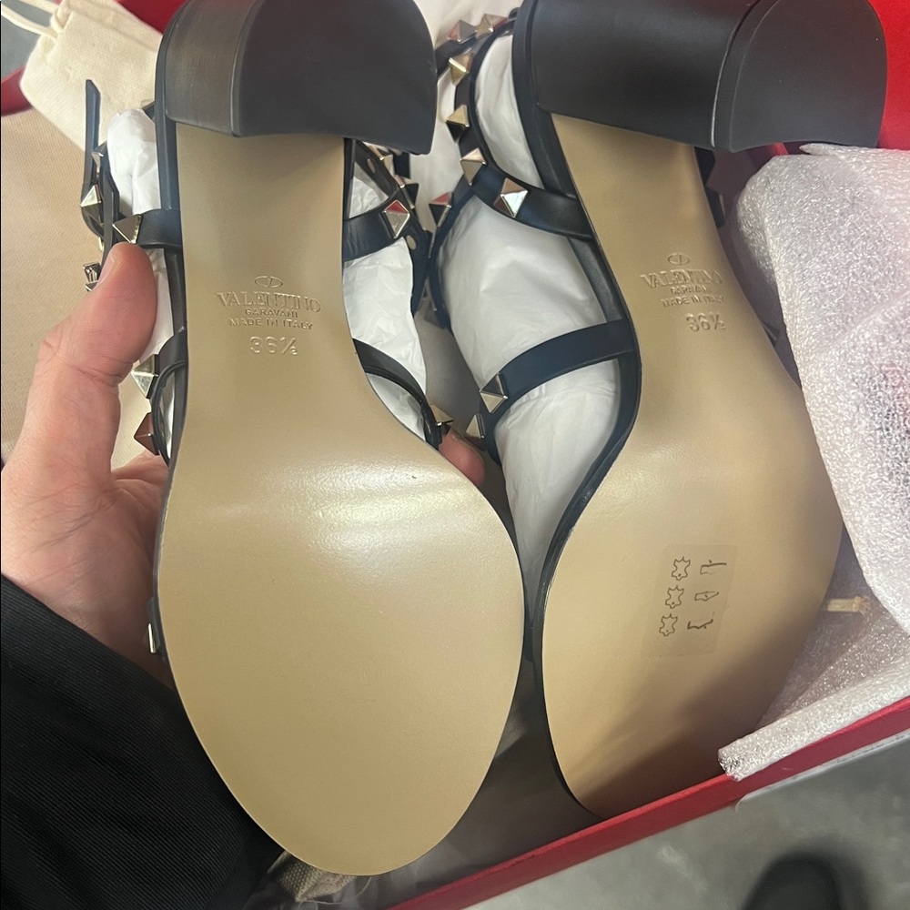 Valentino Garavani Black Studded Heels - Picture 3 of 4